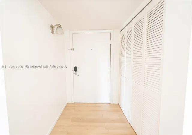 Listing Photo 4 - Condo for sale in building located at 19601 E Country Clb Dr, Aventura, FL 33180 - Unit #7308