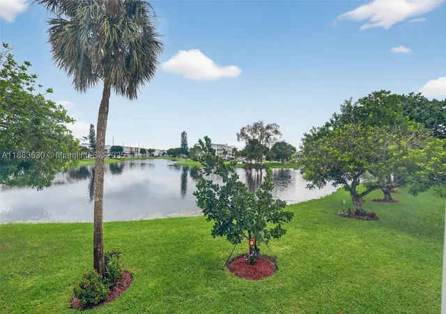 Listing Photo 4 - Condo for sale in building located at 2009 N Farnham N, Deerfield Beach, FL 33442 - Unit #2009