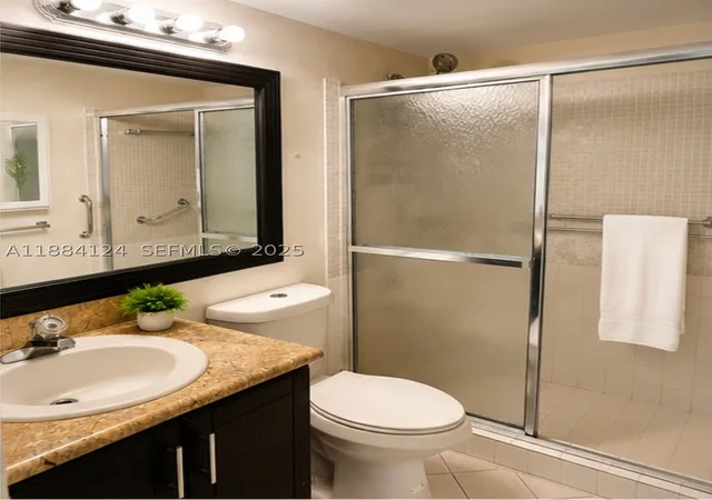 Listing Photo 4 - Condo for sale in building located at 182 Markham I, DEERFIELD BEACH, FL 33442 - Unit #182