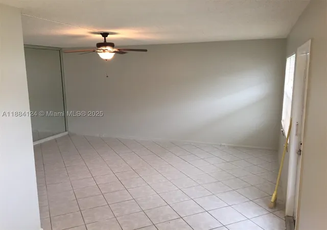 Listing Photo 5 - Condo for sale in building located at 182 Markham I, DEERFIELD BEACH, FL 33442 - Unit #182