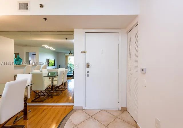 Listing Photo 4 - Condo for sale in building located at 19801 E Country Clb Dr, Aventura, FL 33180 - Unit #4501