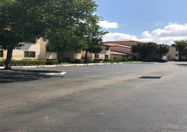 Photo 3 of Sale Pending at 9861 Nob Hill Ct #9861, Sunrise, FL 33351 | MLS# A11893797 | Listing updated on 2026-09-10
