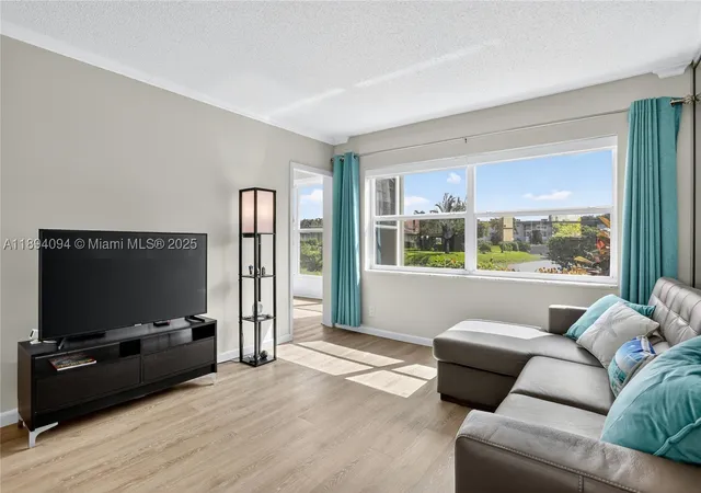 Listing Photo 4 - Condo for sale in building located at 4706 Nw 36Th St, Lauderdale Lakes, FL 33319 - Unit #411