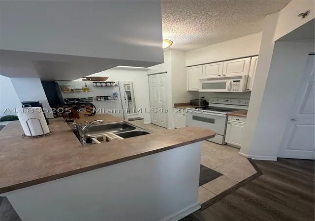 Photo 3 of Condo for sale at 17125 N Bay Rd #3402, Sunny Isles Beach, FL 33160 | MLS# A11895205 | Listing updated on 2026-10-01