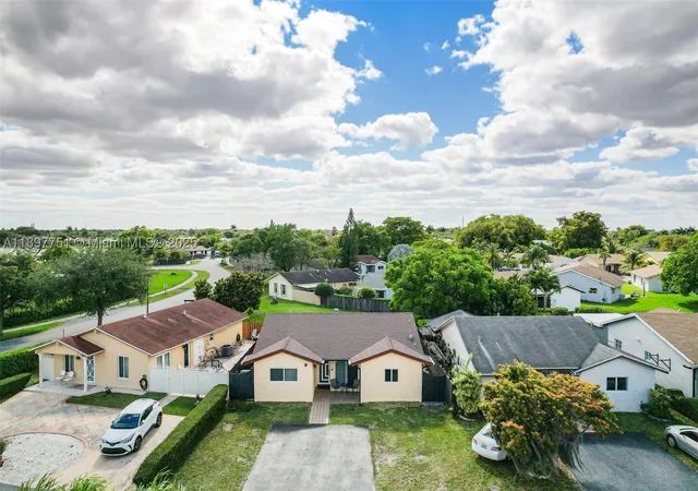 Photo 3 of Single family home for sale at 4216 Sw 138th Ct, Miami, FL 33175 | MLS# A11897751 | Listing updated on 2026-10-06