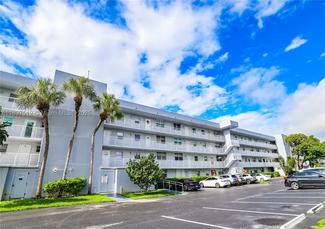 Photo 3 of Condo for sale at 110 Royal Park Dr #2H, Oakland Park, FL 33309 | MLS# A11897512 | Listing updated on 2026-10-02