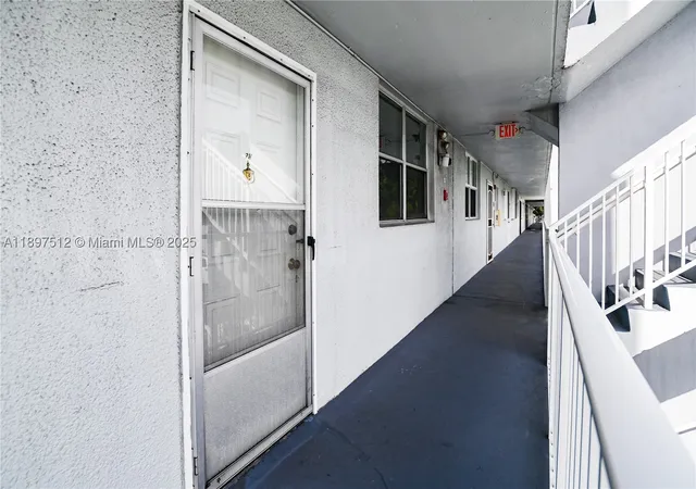 Listing Photo 4 - Condo for sale in building located at 110 Royal Park Dr, Oakland Park, FL 33309 - Unit #2H