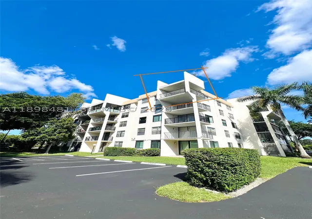 Photo 3 of Condo for sale at 6190 Woodlands Blvd #517, Tamarac, FL 33319 | MLS# A11898481 | Listing updated on 2026-09-03