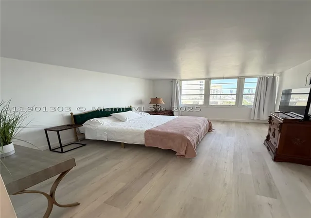Photo 4 of Condo for sale at 100 Lincoln Rd #1111, Miami Beach, FL 33139 | MLS# A11901303 | Listing updated on 2026-08-31