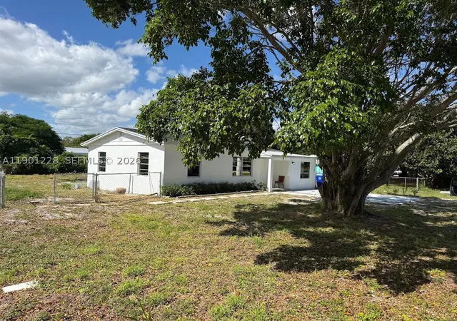 Photo 1 of Single family home for sale at 2409 Se 2nd Ave Se, Vero Beach, FL 32962 | MLS# A11901228 | Listing updated on 2026-09-09