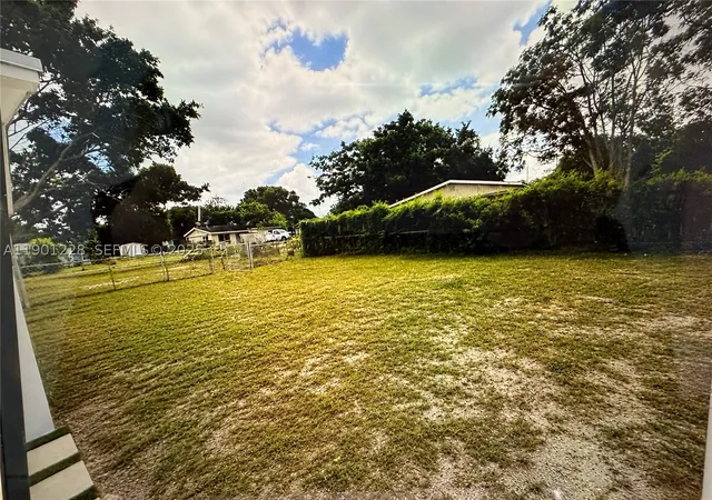 Photo 3 of Single family home for sale at 2409 Se 2Nd Ave Se, Vero Beach, FL 32962 | MLS# A11901228 | Listing updated on 2026-09-09