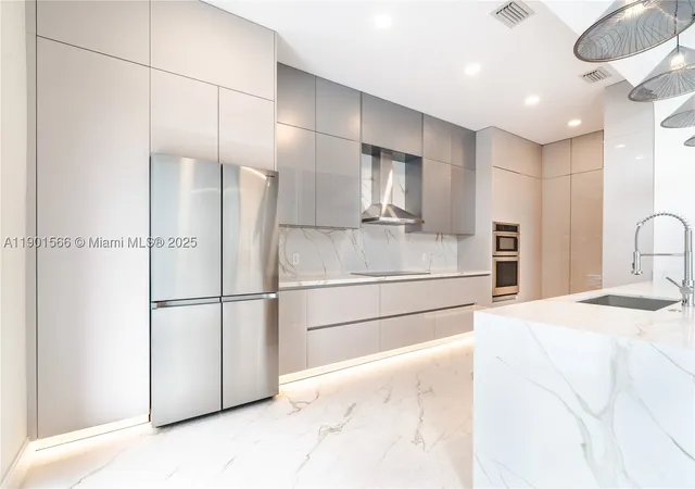 Photo 1 of Single family home for sale at 842 W Coco Plum Cir, Plantation, FL 33324 | MLS# A11901566 | Listing updated on 2026-10-05