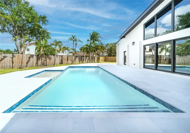 Photo 1 of Single family home for sale at 842 W Coco Plum Cir, Plantation, FL 33324 | MLS# A11901566 | Listing updated on 2026-09-05