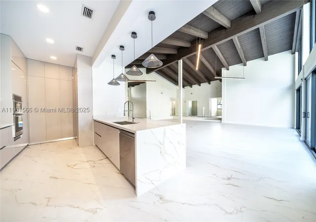 Photo 3 of Single family home for sale at 842 W Coco Plum Cir, Plantation, FL 33324 | MLS# A11901566 | Listing updated on 2026-10-05