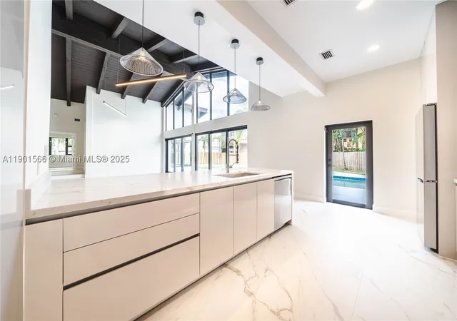 Photo 4 of Single family home for sale at 842 W Coco Plum Cir, Plantation, FL 33324 | MLS# A11901566 | Listing updated on 2026-10-05
