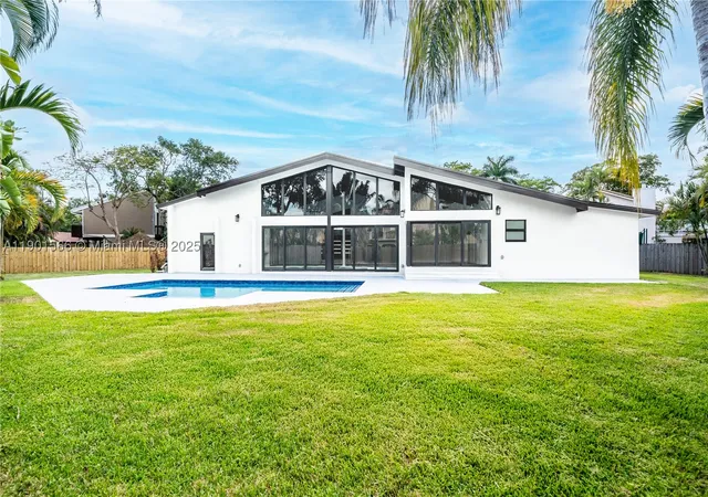Photo 3 of Single family home for sale at 842 W Coco Plum Cir, Plantation, FL 33324 | MLS# A11901566 | Listing updated on 2026-09-05