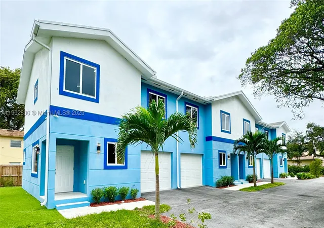 Photo 1 of Multi family home for sale at 926 Nw 2nd St, Fort Lauderdale, FL 33311 | MLS# A11902800 | Listing updated on 2026-08-26
