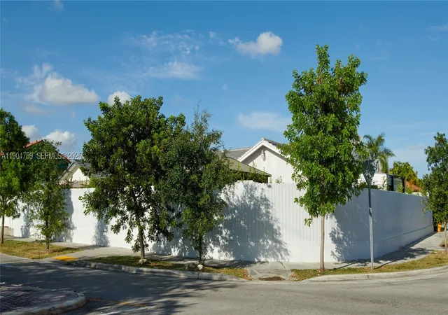 Photo 3 of Single family home for sale at 2980 Sw 141st Ct, Miami, FL 33175 | MLS# A11904759 | Listing updated on 2026-09-13