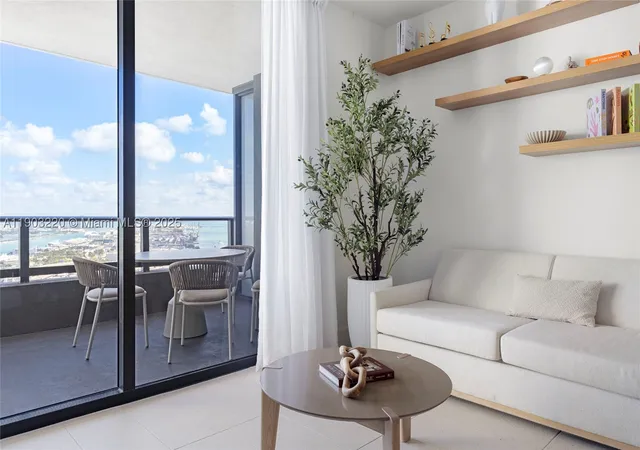 Listing Photo 4 - Condo for sale in building located at 159 NE 6th St, Miami, FL 33132 - Unit #3615
