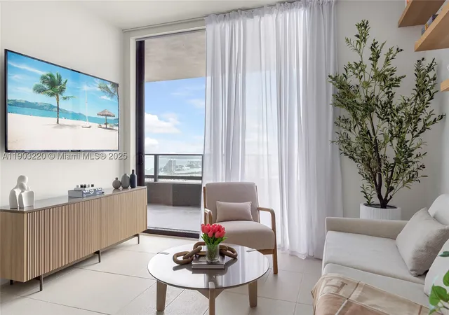 Listing Photo 3 - Condo for sale in building located at 159 NE 6th St, Miami, FL 33132 - Unit #3615