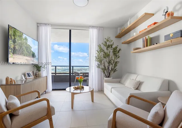 Listing Photo 1 - Condo for sale in building located at 159 NE 6th St, Miami, FL 33132 - Unit #3615