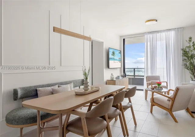 Listing Photo 2 - Condo for sale in building located at 159 NE 6th St, Miami, FL 33132 - Unit #3615