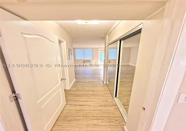 Listing Photo 3 - Condo for sale in building located at 441 Collins Ave, Miami Beach, FL 33139 - Unit #12A