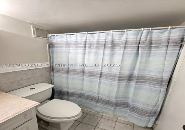 Listing Photo 5 - Condo for sale in building located at 441 Collins Ave, Miami Beach, FL 33139 - Unit #12A