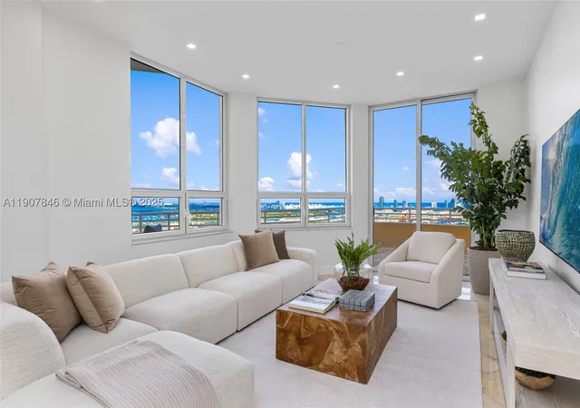 Photo 2 of Sale Pending at 808 Brickell Key Dr #3901, Miami, FL 33131 | MLS# A11907846 | Listing updated on 2026-10-06