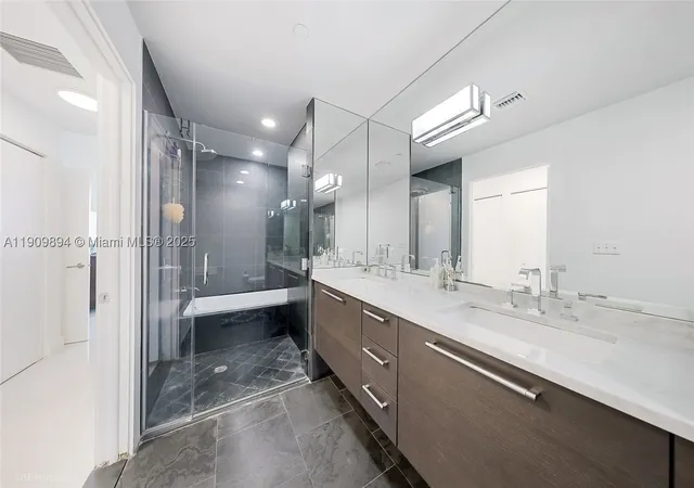 Photo 3 of Condo for sale at 900 Biscayne Blvd #2602, Miami, FL 33132 | MLS# A11909894 | Listing updated on 2026-09-09