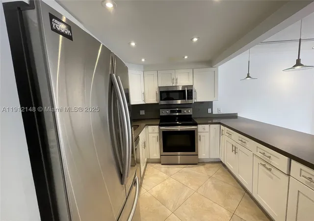 Listing Photo 2 - Condo for sale in building located at 1650 NE 115th St, North Miami, FL 33181 - Unit #311