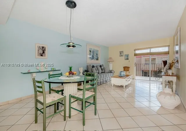 Listing Photo 4 - Condo for sale in building located at 1890 W 56Th St, Hialeah, FL 33012 - Unit #1423
