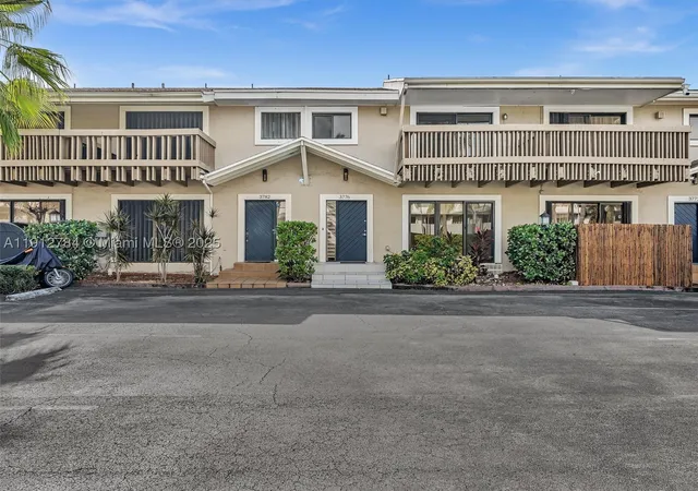 Photo 2 of Townhouse for sale at 3776 Ne 166th St #108, North Miami Beach, FL 33160 | MLS# A11912784 | Listing updated on 2026-09-30