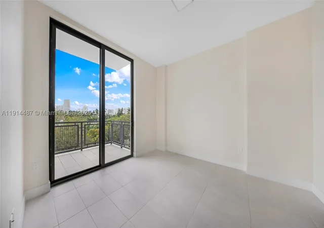 Listing Photo 4 - Condo for sale in building located at 1030 15Th St, Miami Beach, FL 33139 - Unit #306