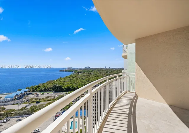 Listing Photo 4 - Condo for sale in The Metropolitan Brickell located at 2475 Brickell Ave, Miami, FL 33129 - Unit #1907