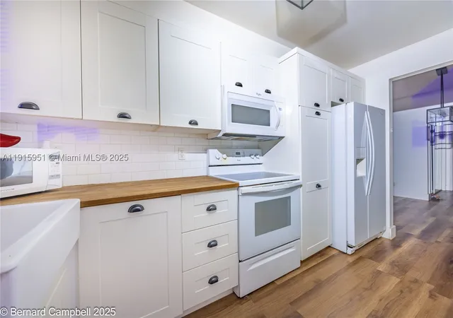 Photo 1 of Condo for sale at 161 Ne 10th Ave #15A, Hallandale Beach, FL 33009 | MLS# A11915951 | Listing updated on 2026-08-30