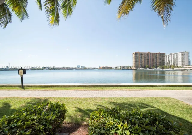 Listing Photo 5 - Condo for sale in building located at 17100 N Bay Rd, Sunny Isles Beach, FL 33160 - Unit #1107