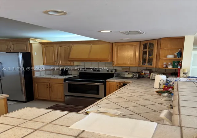 Photo 18 of Condo for sale at 800 Ne 195Th St #714, Miami, FL 33179 | MLS# A11916534 | Listing updated on 2026-09-23