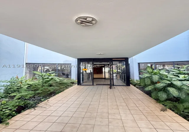 Photo 2 of Condo for sale at 2025 Ne 164th St #605, North Miami Beach, FL 33162 | MLS# A11916909 | Listing updated on 2026-09-15