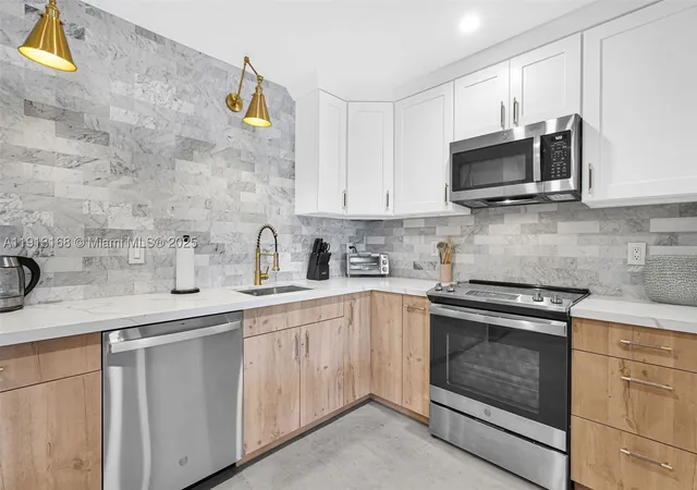 Photo 2 of Single family home for sale at 1012 Ne 2nd Street, Hallandale Beach, FL 33009 | MLS# A11913168 | Listing updated on 2026-08-30