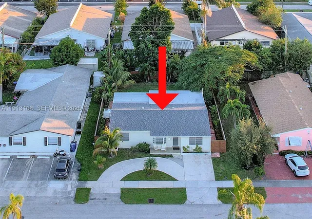 Photo 4 of Single family home for sale at 1012 Ne 2Nd Street, Hallandale Beach, FL 33009 | MLS# A11913168 | Listing updated on 2026-08-30