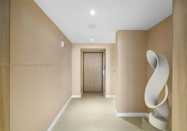 Listing Photo 3 - Condo for sale in building located at 500 Alton, Miami Beach, FL 33139 - Unit #3402.03