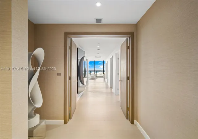 Listing Photo 4 - Condo for sale in building located at 500 Alton, Miami Beach, FL 33139 - Unit #3402.03