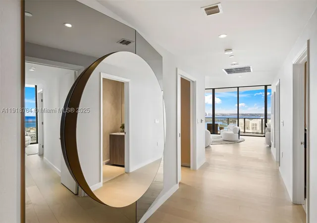 Listing Photo 5 - Condo for sale in building located at 500 Alton, Miami Beach, FL 33139 - Unit #3402.03