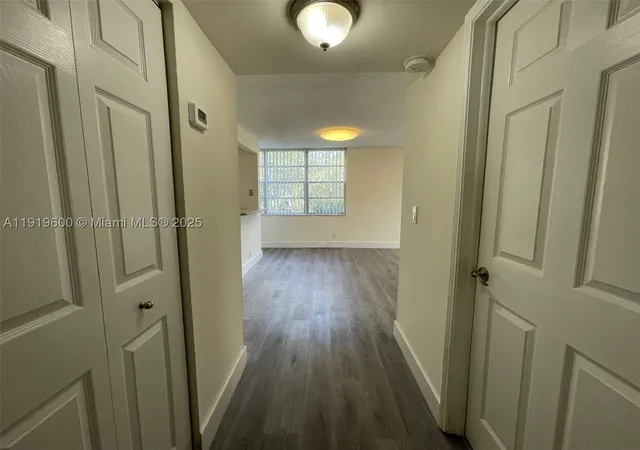 Listing Photo 3 - Condo for sale in building located at 9471 Evergreen Pl, Davie, FL 33324 - Unit #401