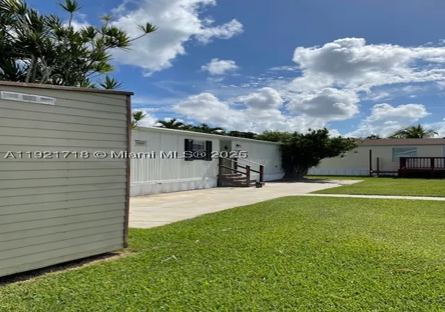Photo 3 of Manufactured home for sale at 35250 Sw 177th Ct #220, Homestead, FL 33034 | MLS# A11921718 | Listing updated on 2026-09-08