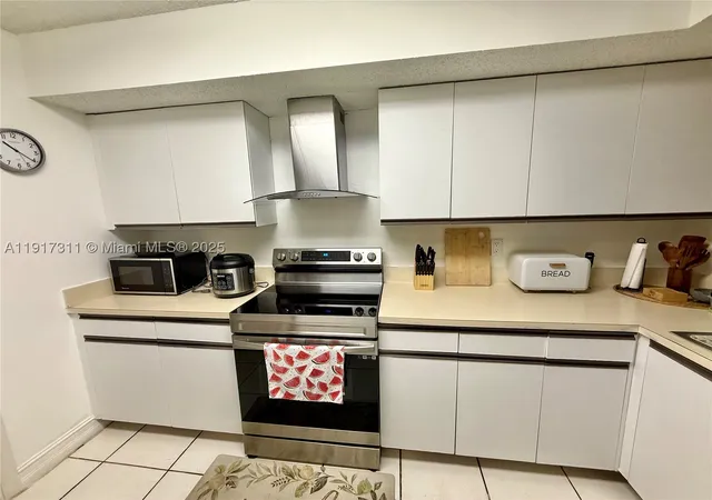 Listing Photo 5 - Condo for sale in building located at 8246 Nw 24Th St, Coral Springs, FL 33065 - Unit #8246