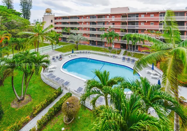 Listing Photo 1 - Condo for sale in building located at 200 Ne 12Th Ave, Hallandale Beach, FL 33009 - Unit #6D