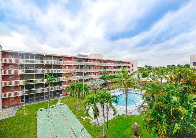 Listing Photo 2 - Condo for sale in building located at 200 Ne 12Th Ave, Hallandale Beach, FL 33009 - Unit #6D