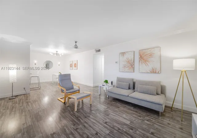 Listing Photo 3 - Condo for sale in building located at 200 Ne 12Th Ave, Hallandale Beach, FL 33009 - Unit #6D